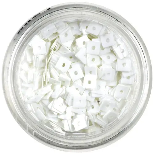 Ozdobné štvorčeky s dierkou - biele